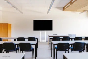 Neomounts wandlift in klaslokaal