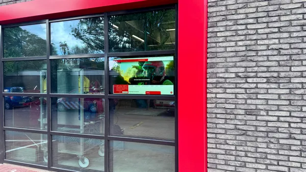 Window screen, een beeldscherm met hoge helderheid zodat het scherm buiten goed zichtbaar is.