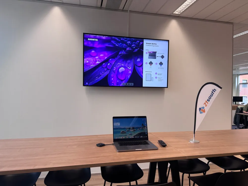 Draadloos presentatiesysteem van Marmitek Stream 4K pro, eenvoudig draadloos presenteren met een usb button, Airplay of MiraCast.