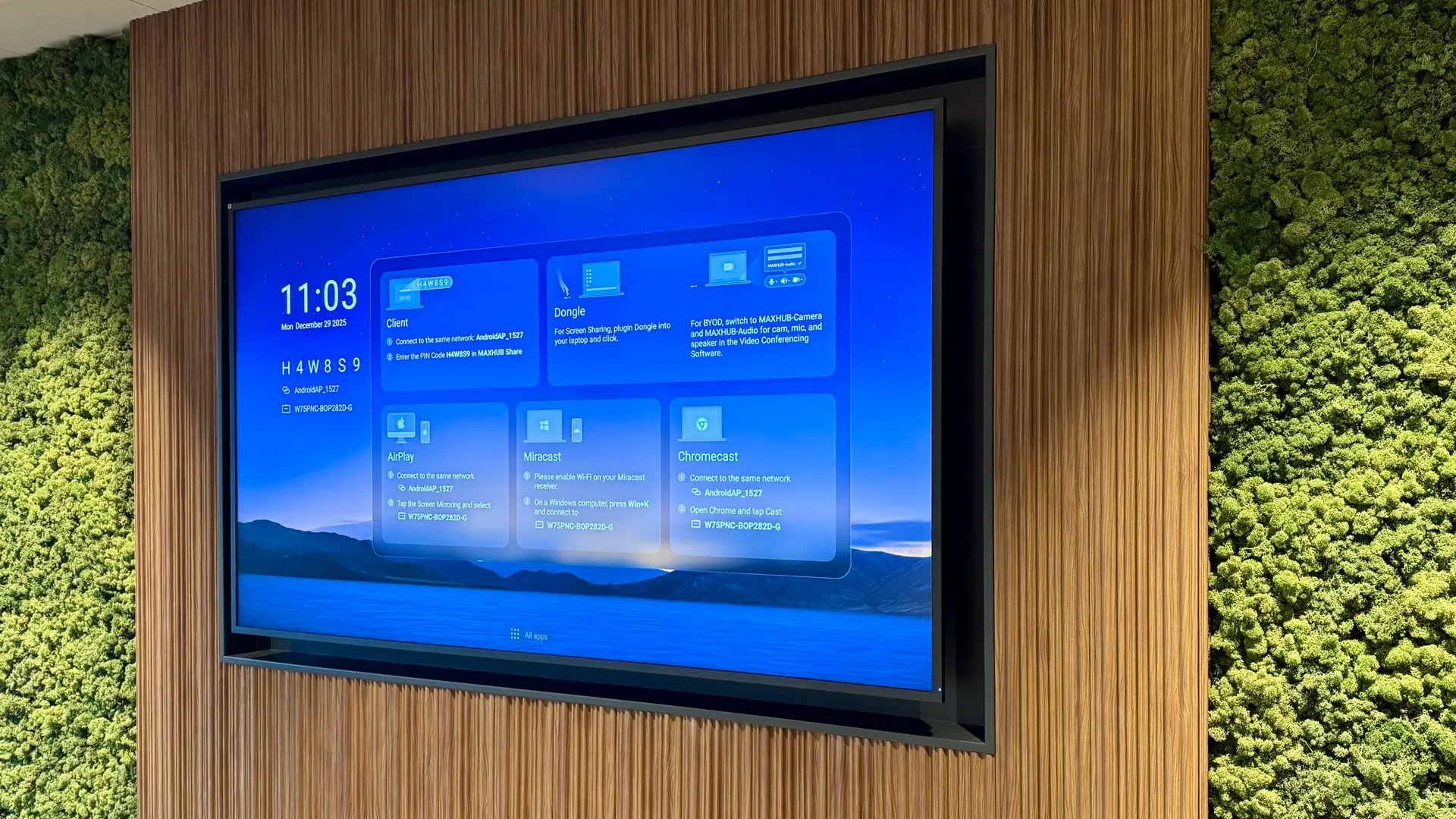 MAXHUB 75 inch CMA 500 nits display voor presentaties en BYOD oplossingen.