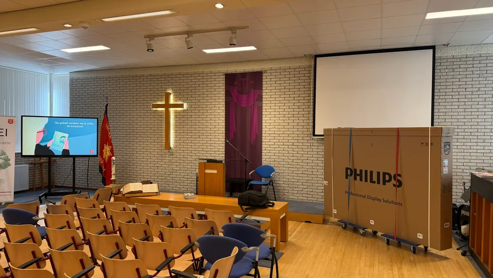 Philips 98BDL4650D groot 98 inch presentatiescherm voor kerkzaal