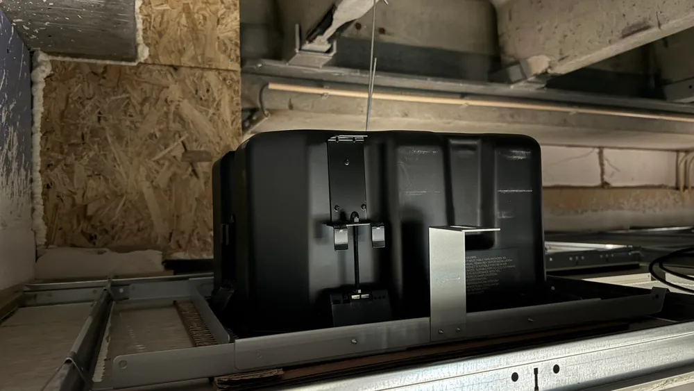 Bose EdgeMax EM90: wandspeaker-prestaties, onzichtbaar verwerkt in het plafond